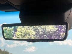 【デジタルインナーミラー】後席の大きな荷物や同乗者で後方が確認しづらい時でも安心！カメラが撮影した車両後方の映像をルームミラー内に表示。クリアな視界で状況の確認が可能です！ 6