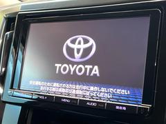 【純正９インチナビ】人気の純正ナビを装備しております。ナビの使いやすさはもちろん、オーディオ機能も充実！キャンプや旅行はもちろん、通勤や買い物など普段のドライブも楽しくなるはず♪ 3