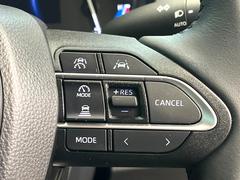 【レーダークルーズコントロール】高速道路での長距離走行が楽に！！自動で速度を保つクルーズコントロールが、衝突軽減システムと連携し、前方の車両を感知して車間を保つように速度調節してくれます！！ 6