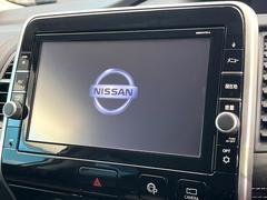 【大画面ナビ】人気の大型９インチナビを装備。存在感のある大画面はインパクト大！ナビ利用時のマップ表示は見やすく、テレビやＤＶＤは臨場感がアップ！いつものドライブがグッと楽しくなります♪ 3