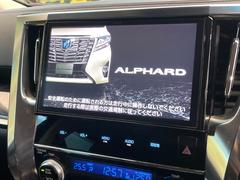【純正１０．５インチナビ】人気の純正ナビを装備しております。ナビの使いやすさはもちろん、オーディオ機能も充実！キャンプや旅行はもちろん、通勤や買い物など普段のドライブも楽しくなるはず♪ 3