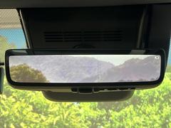 【デジタルインナーミラー】後席の大きな荷物や同乗者で後方が確認しづらい時でも安心！カメラが撮影した車両後方の映像をルームミラー内に表示。クリアな視界で状況の確認が可能です！ 7