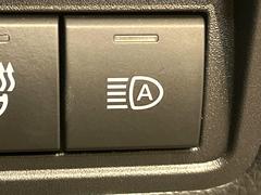 【アダプティブハイビーム】遠くまで明るく照らすハイビームを先行車や対向車に照射しない様、自動で調整！毎回手動で切り替える必要がなく、夜間走行時のストレスも軽減。安全性向上にも寄与します。 6
