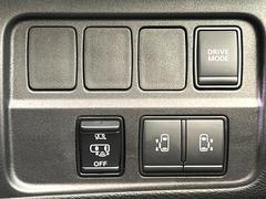 【両側パワースライドドア】スマートキーや運転席のスイッチで後席両側スライドドアの開閉が可能♪電動だから力を入れてドアを開ける必要が無く、小さなお子様でも簡単に開け閉めでき快適です♪ 5