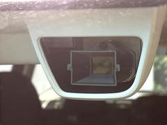 【アイサイトＶｅｒ３】前方の車両等を検知し、衝突しそうな時は警報で注意を促し、ブレーキを踏む力をサポート。ブレーキを踏めなかった場合は衝突被害軽減ブレーキが作動、衝突回避をサポートします。 5