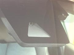 【トヨタセーフティセンス】走行中に前方の車両等を認識し、衝突しそうな時は警報とブレーキで衝突回避と被害軽減をアシスト。より安全にドライブをお楽しみいただけます。 5