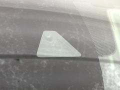 【ｉ-ＡＣＴＩＶＥＳＥＮＳＥ】走行中に前方の車両等を認識し、衝突しそうな時は警報とブレーキで衝突回避と被害軽減をアシスト。より安全にドライブをお楽しみいただけます。 7