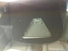 【ホンダセンシング】走行中に前方の車両等を認識し、衝突しそうな時は警報とブレーキで衝突回避と被害軽減をアシスト。より安全にドライブをお楽しみいただけます。 5