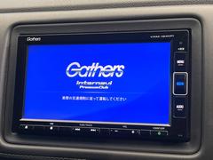 【純正ナビ】人気の純正ナビを装備しております。ナビの使いやすさはもちろん、オーディオ機能も充実！キャンプや旅行はもちろん、通勤や買い物など普段のドライブも楽しくなるはず♪ 3