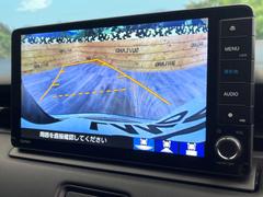 【バックカメラ】駐車時に後方がリアルタイム映像で確認できます。大型商業施設や立体駐車場での駐車時や、夜間のバック時に大活躍！運転スキルに関わらず、今や必須となった装備のひとつです！ 4