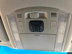 【両側パワースライドドア】スマートキーや運転席のスイッチで後席両側スライドドアの開閉が可能♪電動だから力を入れてドアを開ける必要が無く、小さなお子様でも簡単に開け閉めでき快適です♪ 7