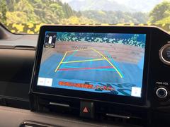 【バックカメラ】駐車時に後方がリアルタイム映像で確認できます。大型商業施設や立体駐車場での駐車時や、夜間のバック時に大活躍！運転スキルに関わらず、今や必須となった装備のひとつです！ 4
