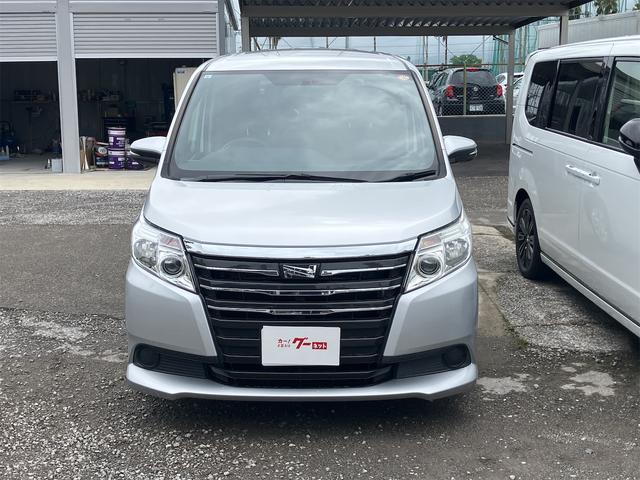 ノア Ｘ　バックカメラ　両側スライドドア　ＬＥＤヘッドランプ　キーレスエントリー　３列シート　ＣＶＴ　衝突安全ボディ　ＡＢＳ　ＥＳＣ　エアコン　パワーステアリング　パワーウィンドウ　運転席エアバッグ（2枚目）