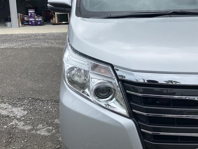 ノア Ｘ　バックカメラ　両側スライドドア　ＬＥＤヘッドランプ　キーレスエントリー　３列シート　ＣＶＴ　衝突安全ボディ　ＡＢＳ　ＥＳＣ　エアコン　パワーステアリング　パワーウィンドウ　運転席エアバッグ（4枚目）