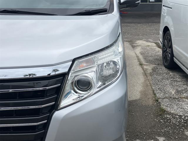 ノア Ｘ　バックカメラ　両側スライドドア　ＬＥＤヘッドランプ　キーレスエントリー　３列シート　ＣＶＴ　衝突安全ボディ　ＡＢＳ　ＥＳＣ　エアコン　パワーステアリング　パワーウィンドウ　運転席エアバッグ（5枚目）