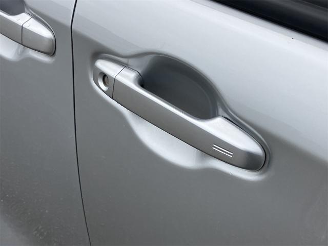 ノア Ｘ　バックカメラ　両側スライドドア　ＬＥＤヘッドランプ　キーレスエントリー　３列シート　ＣＶＴ　衝突安全ボディ　ＡＢＳ　ＥＳＣ　エアコン　パワーステアリング　パワーウィンドウ　運転席エアバッグ（9枚目）