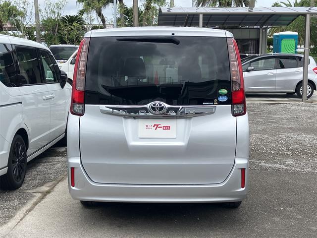 ノア Ｘ　バックカメラ　両側スライドドア　ＬＥＤヘッドランプ　キーレスエントリー　３列シート　ＣＶＴ　衝突安全ボディ　ＡＢＳ　ＥＳＣ　エアコン　パワーステアリング　パワーウィンドウ　運転席エアバッグ（15枚目）