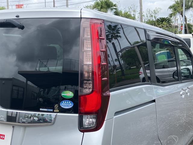 ノア Ｘ　バックカメラ　両側スライドドア　ＬＥＤヘッドランプ　キーレスエントリー　３列シート　ＣＶＴ　衝突安全ボディ　ＡＢＳ　ＥＳＣ　エアコン　パワーステアリング　パワーウィンドウ　運転席エアバッグ（18枚目）