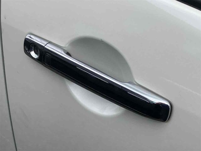 セレナ ２０Ｇ　Ｓ－ハイブリッドアドバンスドセーフティパック　ドライブレコーダー　バックカメラ　クリアランスソナー　オートクルーズコントロール　衝突被害軽減システム　両側電動スライドドア　ＬＥＤヘッドランプ　スマートキー　３列シート　ＣＶＴ　アルミホイール（13枚目）