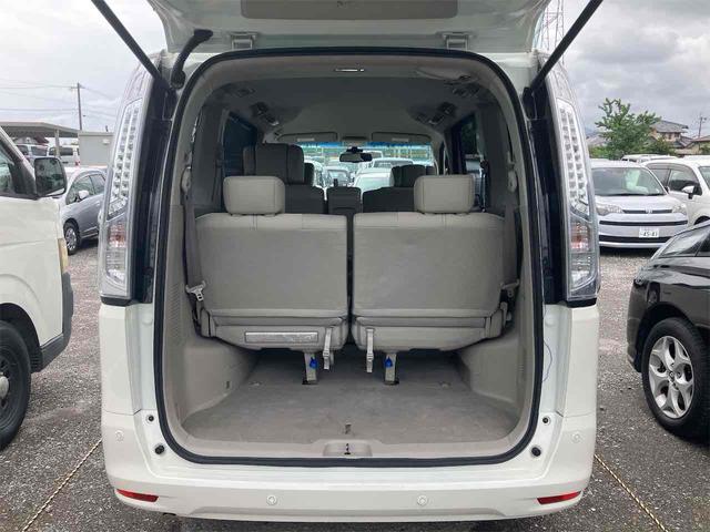 セレナ ２０Ｇ　Ｓ－ハイブリッドアドバンスドセーフティパック　ドライブレコーダー　バックカメラ　クリアランスソナー　オートクルーズコントロール　衝突被害軽減システム　両側電動スライドドア　ＬＥＤヘッドランプ　スマートキー　３列シート　ＣＶＴ　アルミホイール（27枚目）