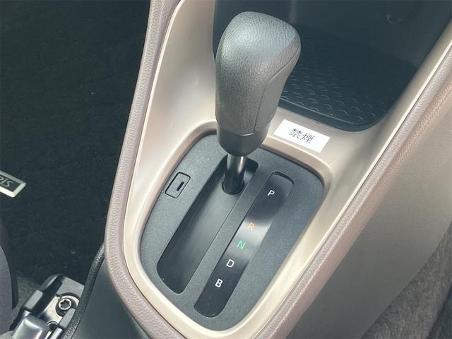 ヤリス ハイブリッドＧ　ドライブレコーダー　全周囲カメラ　ナビ　クリアランスソナー　オートクルーズコントロール　レーンアシスト　衝突被害軽減システム　オートマチックハイビーム　オートライト　スマートキー　電動格納ミラー（7枚目）