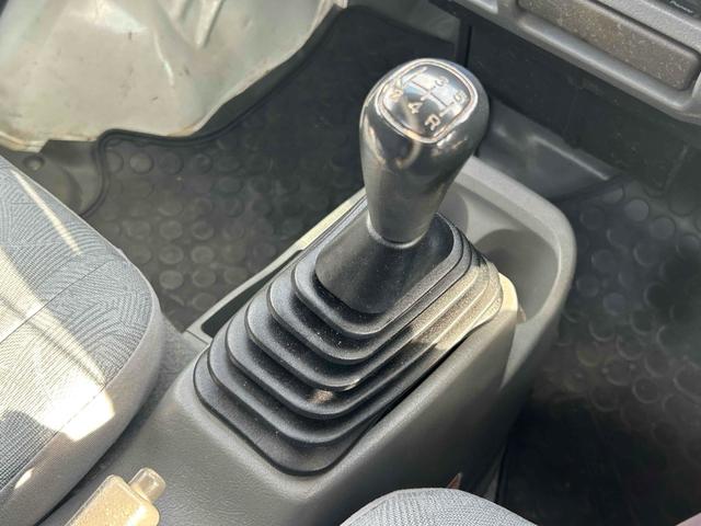 ＳＤ　４ＷＤ　軽トラック　ＭＴ　エアコン　運転席エアバッグ　ＣＤ　ＤＶＤ再生　三方開　パワステ（画像5）