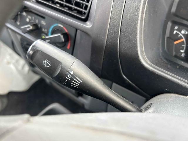 ＳＤ　４ＷＤ　軽トラック　ＭＴ　エアコン　運転席エアバッグ　ＣＤ　ＤＶＤ再生　三方開　パワステ（画像8）
