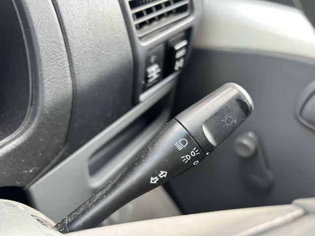 ＳＤ　４ＷＤ　軽トラック　ＭＴ　エアコン　運転席エアバッグ　ＣＤ　ＤＶＤ再生　三方開　パワステ（画像9）