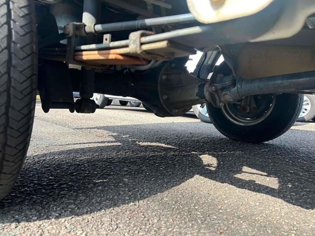 ＳＤ　４ＷＤ　軽トラック　ＭＴ　エアコン　運転席エアバッグ　ＣＤ　ＤＶＤ再生　三方開　パワステ（画像25）