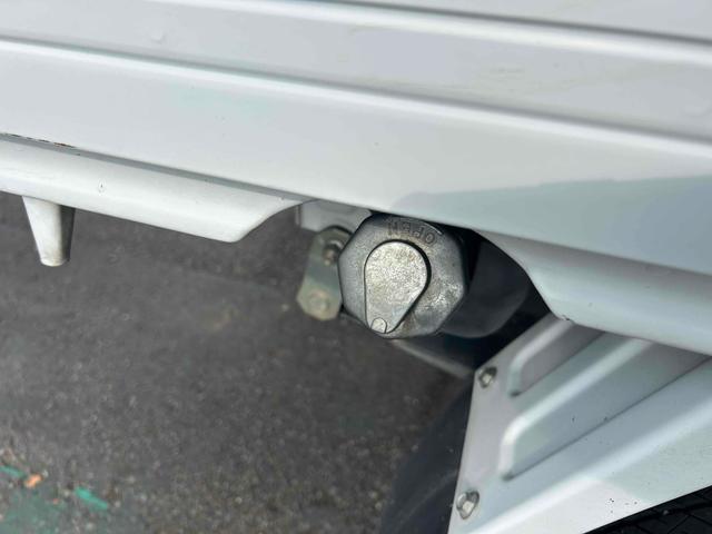 ＳＤ　４ＷＤ　軽トラック　ＭＴ　エアコン　運転席エアバッグ　ＣＤ　ＤＶＤ再生　三方開　パワステ（画像26）