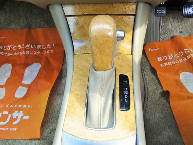ブルーバードシルフィ アクシス　走行３５３００キロ　ローダウン　車高調　ニスモマフラー　ナビ　地デジ　バックカメラ　本革シート　ウッド調内装パネル　ウッド調コンビステアリング　社外アルミ　インテリキー２個　ヘッドレストモニター（18枚目）
