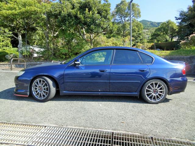 レガシィＢ４ ｔｕｎｅｄ　ｂｙ　ＳＴＩ　オーバーホール後３５０００キロ　ＨＫＳ２．２Ｌエンジン　社外マフラー　ＳＴＩ１８インチ　ブレンボキャリパー　オーリンズ足廻り　社外ＬＳＤ　社外追加メーター　ナビ　ＴＶ　ＥＴＣ　運転席レカロシート（5枚目）