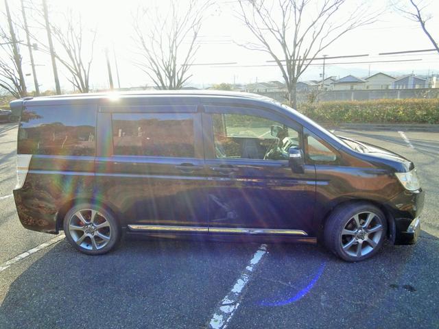 ステップワゴンスパーダ Ｚ　ナビ　フルセグ　Ｂｌｕｅｔｏｏｔｈ　バックカメラ　社外シートカバー　両側パワースライドドア　スカイルーフ　１８インチアルミ　スマートキー（4枚目）