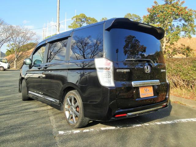 ステップワゴンスパーダ Ｚ　ナビ　フルセグ　Ｂｌｕｅｔｏｏｔｈ　バックカメラ　社外シートカバー　両側パワースライドドア　スカイルーフ　１８インチアルミ　スマートキー（9枚目）