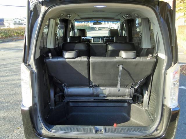 ステップワゴンスパーダ Ｚ　ナビ　フルセグ　Ｂｌｕｅｔｏｏｔｈ　バックカメラ　社外シートカバー　両側パワースライドドア　スカイルーフ　１８インチアルミ　スマートキー（10枚目）