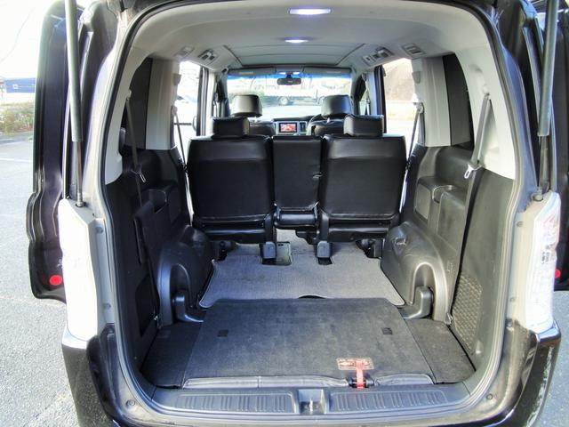 ステップワゴンスパーダ Ｚ　ナビ　フルセグ　Ｂｌｕｅｔｏｏｔｈ　バックカメラ　社外シートカバー　両側パワースライドドア　スカイルーフ　１８インチアルミ　スマートキー（11枚目）