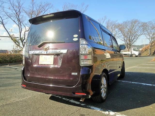 ヴォクシー ＺＳ　ナビ　フルセグ　Ｂｌｕｅｔｏｏｔｈ　バックカメラ　両側パワースライドドア　フリップダウンモニター　社外シートカバー（8枚目）