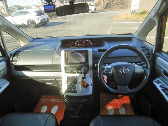 ヴォクシー ＺＳ　ナビ　フルセグ　Ｂｌｕｅｔｏｏｔｈ　バックカメラ　両側パワースライドドア　フリップダウンモニター　社外シートカバー（15枚目）