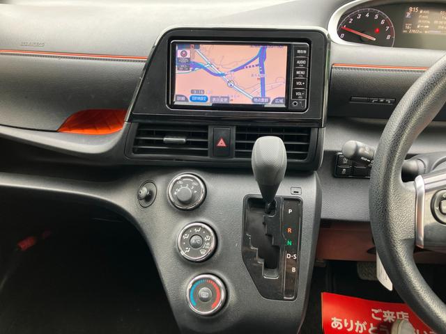ナビテレビ　バックカメラ　ＥＴＣ　スマートキー　プッシュスタート　セキュリティー　アイドリングストップ　片側パワースライドドア