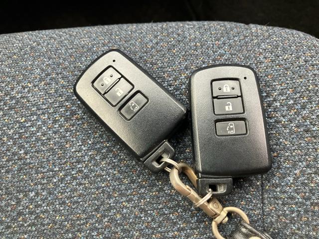 ナビテレビ　バックカメラ　ＥＴＣ　スマートキー　プッシュスタート　セキュリティー　アイドリングストップ　片側パワースライドドア