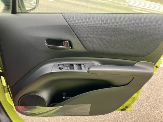 ナビテレビ　バックカメラ　ＥＴＣ　スマートキー　プッシュスタート　セキュリティー　アイドリングストップ　片側パワースライドドア