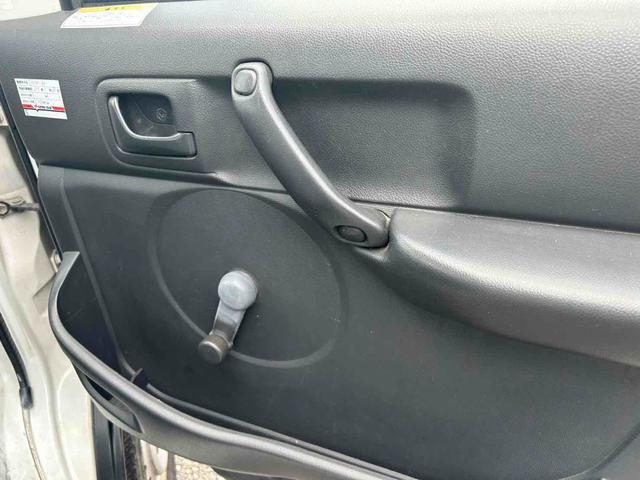 キャリイトラック 　４ＷＤ　ＭＴ　エアコン（8枚目）