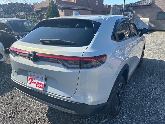 ヴェゼル Ｇ　ホンダセンシング　Ｈｏｎｄａ　ＣＯＮＮＥＣＴディスプレー＋ＥＴＣ２．０車載器＋ワイヤレス充電器　バックカメラ　Ｂｌｕｅｔｏｏｔｈ　衝突防止　２ＷＤ　ワンオーナー（4枚目）