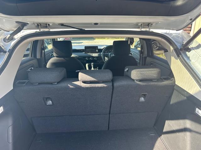 ヴェゼル Ｇ　ホンダセンシング　Ｈｏｎｄａ　ＣＯＮＮＥＣＴディスプレー＋ＥＴＣ２．０車載器＋ワイヤレス充電器　バックカメラ　Ｂｌｕｅｔｏｏｔｈ　衝突防止　２ＷＤ　ワンオーナー（12枚目）