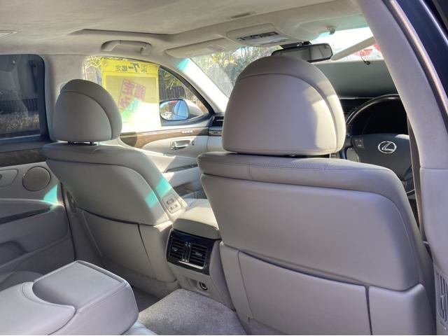 LS460 バージョンC Iパッケージ ETC クリアランスソナー オートクルーズコントロール バックカメラ ナビ アルミホイール オートライト HID サンルーフ AT ミュージックプレイヤー接続可 CD パワーシート 革シート(24枚目)