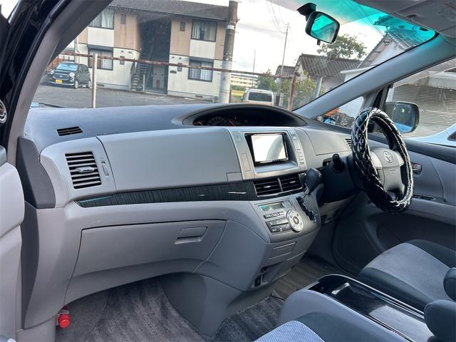 エスティマ アエラス　ＥＴＣ　バックカメラ　ナビ　ＴＶ　両側スライド・片側電動　ＨＩＤ　サンルーフ　スマートキー　電動格納ミラー　３列シート　オットマン　ＣＶＴ　アルミホイール　ＣＤ　ＤＶＤ再生　ＵＳＢ　Ｂｌｕｅｔｏｏｔｈ（31枚目）