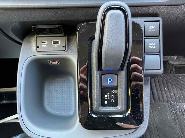 シエンタ ハイブリッドＺ　ＥＴＣ　全周囲カメラ　ナビ　ＴＶ　クリアランスソナー　オートクルーズコントロール　レーンアシスト　衝突被害軽減システム　両側電動スライドドア　オートマチックハイビーム　オートライト　ＬＥＤヘッドランプ（12枚目）
