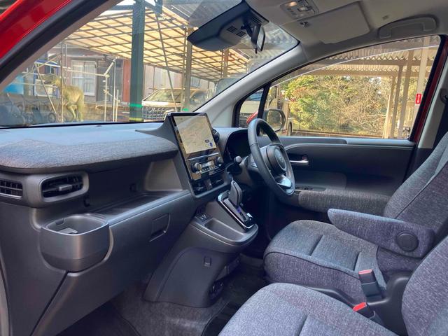 シエンタ ハイブリッドＺ　ＥＴＣ　全周囲カメラ　ナビ　ＴＶ　クリアランスソナー　オートクルーズコントロール　レーンアシスト　衝突被害軽減システム　両側電動スライドドア　オートマチックハイビーム　オートライト　ＬＥＤヘッドランプ（19枚目）