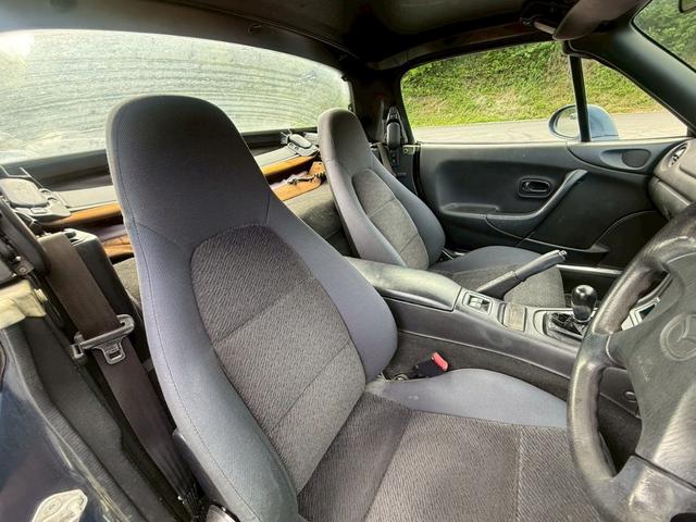 ロードスター 　ＮＲ－Ａ　オープンカー　５速マニュアル車　アルミホイール　ＣＤ　ＭＤ　エアコン　パワーステアリング　パワーウィンドウ（6枚目）