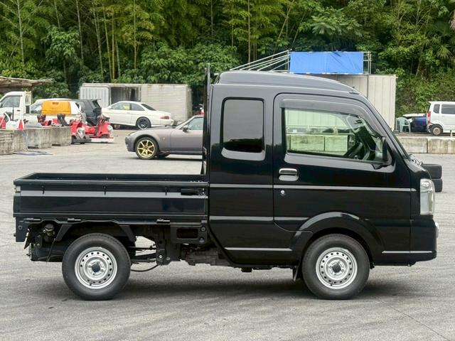 スーパーキャリイ Ｌ　軽トラック　５速マニュアル車　衝突被害軽減システム　エアコン　パワーウィンドウ　助手席エアバッグ　ＣＤ　最大積載量３５０ｋｇ　ＭＯＭＯステアリング（13枚目）